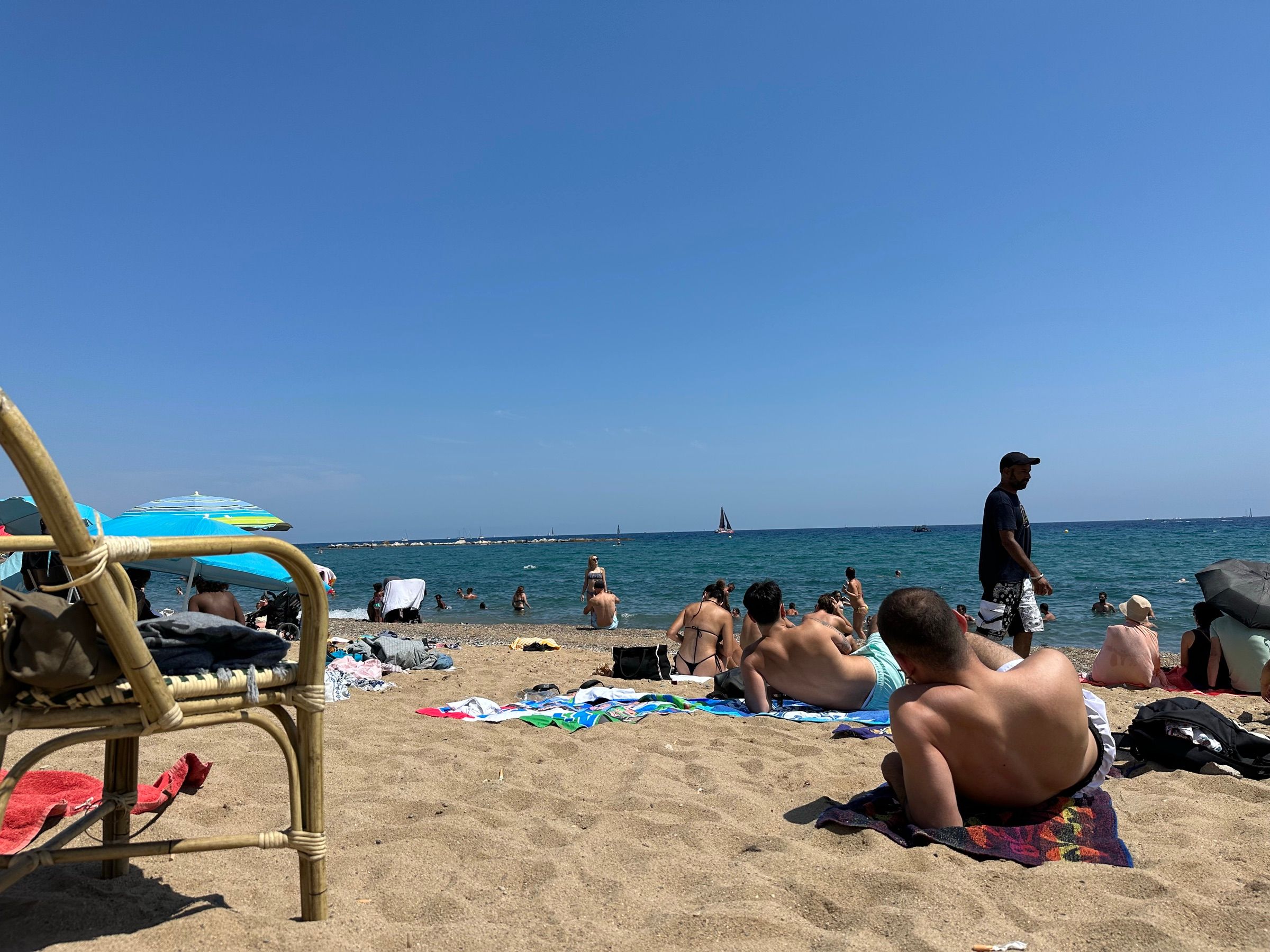 Barceloneta, ležaljke i kupači
