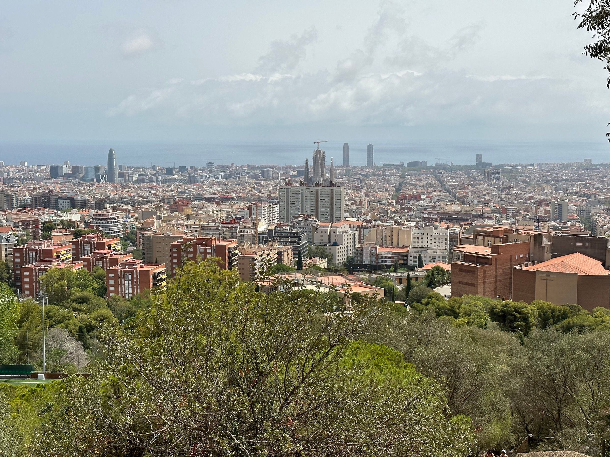 Barcelona s brda, sa Sagradom Familijom na horizontu