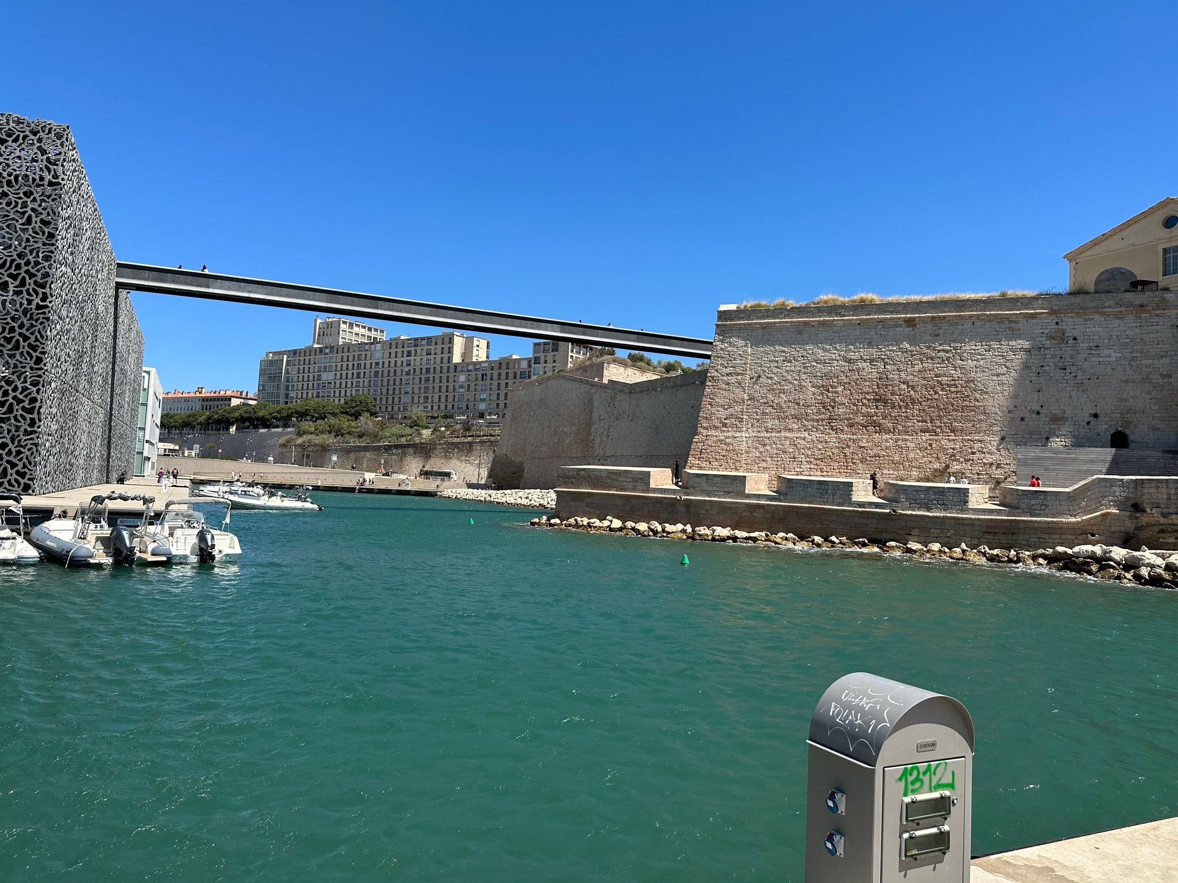 MuCEM i tvrđava, spojeni mostom